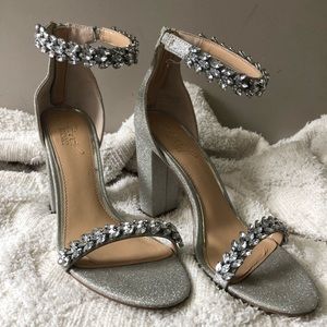 Jewel Badgley Mischka Mayra shoes size 8 like brand new silver open toe ankle